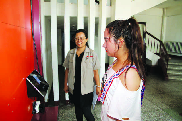 為加強(qiáng)公司機(jī)關(guān)基礎(chǔ)管理，公司機(jī)關(guān)自本月1日起實(shí)行考勤刷臉管理制度