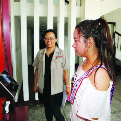 為加強(qiáng)公司機(jī)關(guān)基礎(chǔ)管理，公司機(jī)關(guān)自本月1日起實(shí)行考勤刷臉管理制度